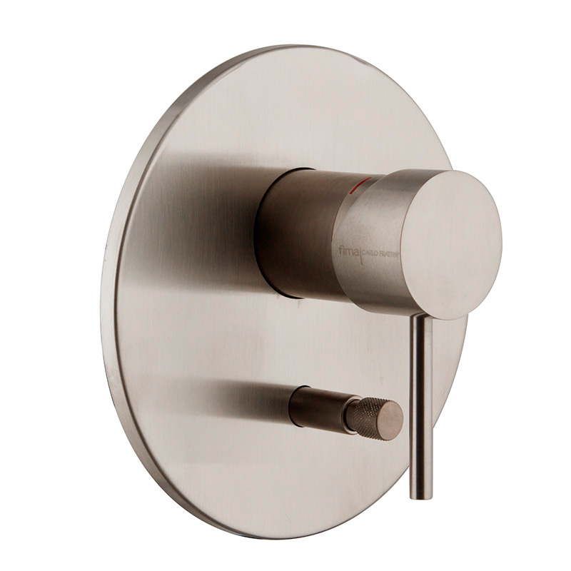 Single lever bath and shower mixer for
concealed installation with 2 outlets diverter