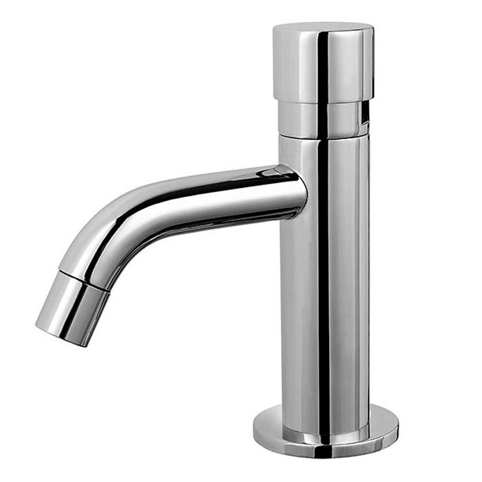 Self-closing pillar tap
